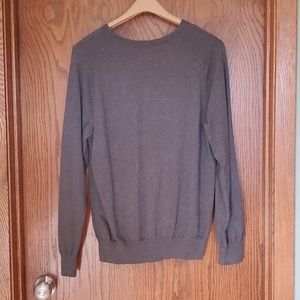 Gap man's long sleeve gray shirt
